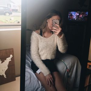 SOLD❌ NEW! Cropped Fuzzy Sweater